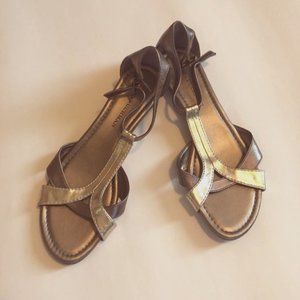 NWOT Dana Buchman Gold-Bronze Tone Sandals Size 7